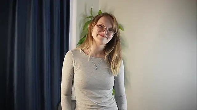 MarisaPuent online show from April 28, 2026, 11:25 am