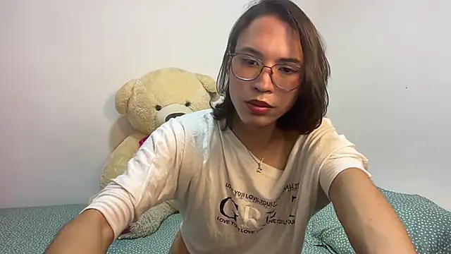 LONDON ROSE online show from June 26, 2026, 9:20 pm