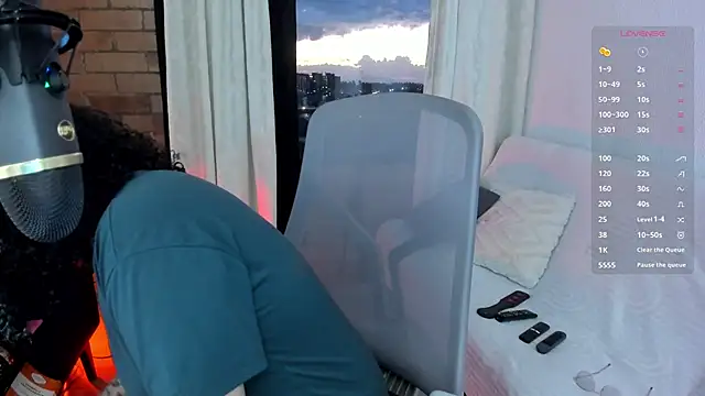 Snapshot of MissBronte chatting on June 10, 2026, 11:28 pm MissBronte online show from June 10, 2026, 11:28 pm