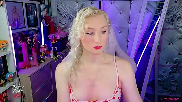 Madame Blonde online show from July 11, 2026, 5:19 am