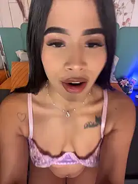 Snapshot of EmmaExoticaXXX chatting on May 25, 2026, 9:35 pm EmmaExoticaXXX online show from May 25, 2026, 9:35 pm