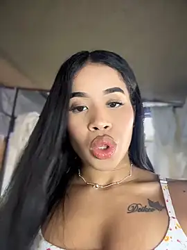 Snapshot of EmmaExoticaXXX chatting on June 15, 2026, 9:25 pm EmmaExoticaXXX online show from June 15, 2026, 9:25 pm