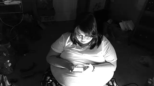 Snapshot of princessghostiii chatting on May 2, 2026, 12:05 am princessghostiii online show from May 2, 2026, 12:05 am