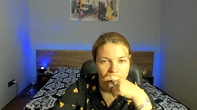Snapshot of AnniShery chatting on May 26, 2026, 6:33 am AnniShery online show from May 26, 2026, 6:33 am