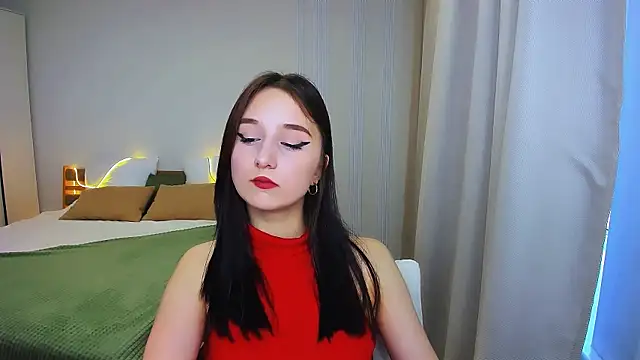 JulietteMonli online show from June 12, 2026, 12:03 pm