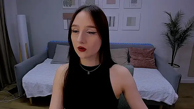 JulietteMonli online show from May 3, 2026, 7:28 pm