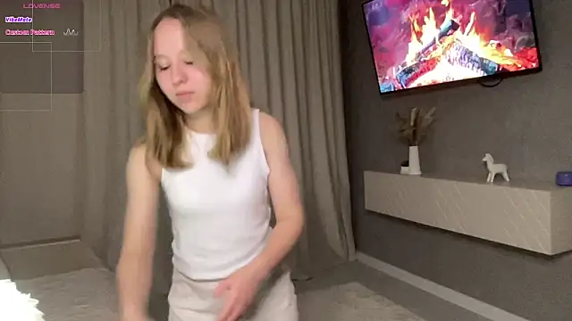 cindy softluv  online show from April 26, 2026, 7:33 pm