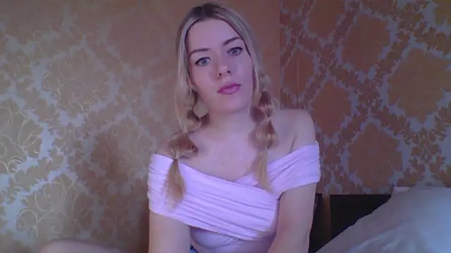 Softy Aura  online show from May 14, 2026, 11:40 am