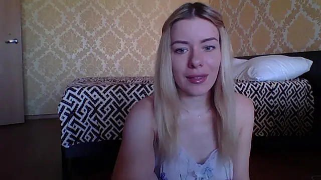 Softy Aura  online show from May 25, 2026, 1:32 pm