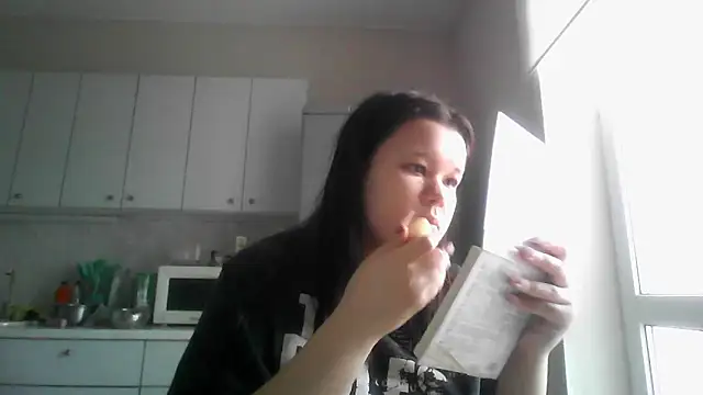 Amanda Mia  online show from May 12, 2026, 9:48 am