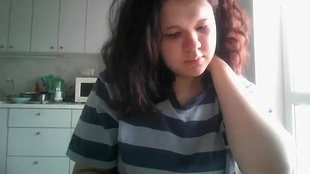 Amanda Mia  online show from May 13, 2026, 8:32 am