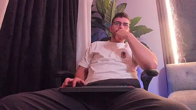 chris gold  online show from April 23, 2026, 8:10 pm