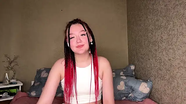 FlameDina online show from May 8, 2026, 3:27 pm