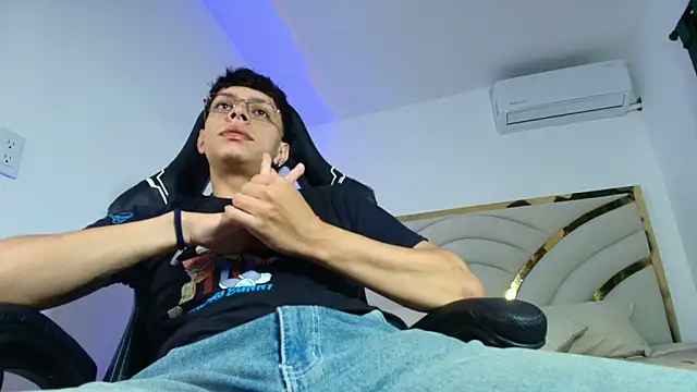 Milo Storm online show from April 28, 2026, 12:09 pm