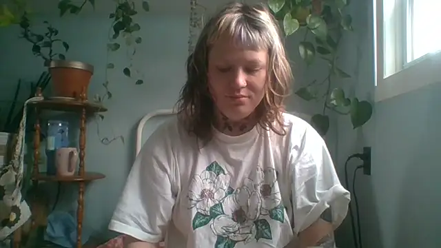 Snapshot of RosieSwitchBitch chatting on May 19, 2026, 11:06 am RosieSwitchBitch online show from May 19, 2026, 11:06 am