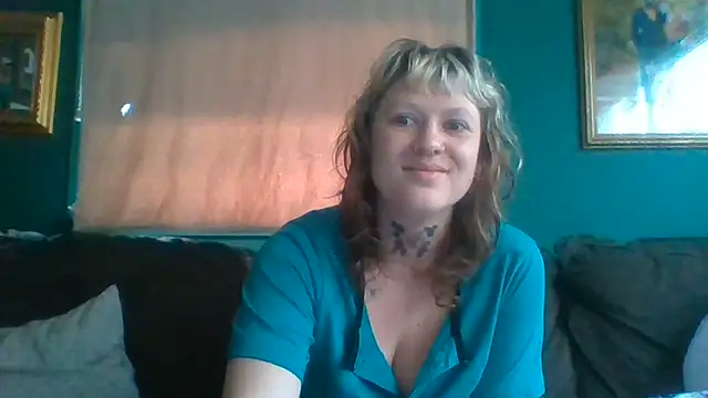Snapshot of RosieSwitchBitch chatting on June 19, 2026, 10:10 am RosieSwitchBitch online show from June 19, 2026, 10:10 am