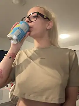 Badlilfantasy online show from April 27, 2026, 1:14 am