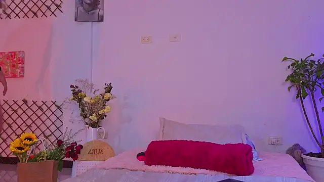 Lovelymoon  online show from May 13, 2026, 5:25 am