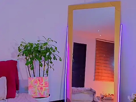 Lovelymoon  online show from June 10, 2026, 6:03 am