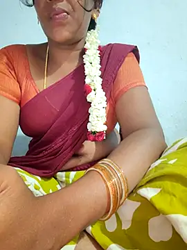 Snapshot of Tamil_Hot_HoneyBee chatting on June 23, 2026, 5:55 pm Tamil Hot HoneyBee online show from June 23, 2026, 5:55 pm