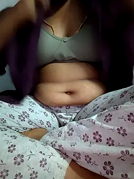 Snapshot of Tamil_Hot_HoneyBee chatting on July 21, 2026, 5:25 pm Tamil Hot HoneyBee online show from July 21, 2026, 5:25 pm