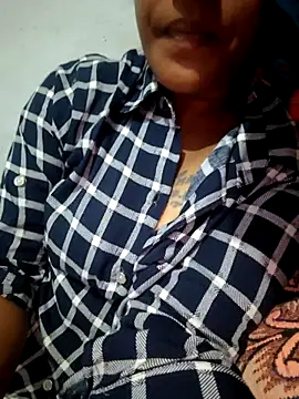 Snapshot of Tamil_Hot_HoneyBee chatting on July 23, 2026, 3:04 am Tamil Hot HoneyBee online show from July 23, 2026, 3:04 am