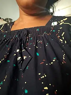Snapshot of Tamil_Hot_HoneyBee chatting on July 24, 2026, 2:29 am Tamil Hot HoneyBee online show from July 24, 2026, 2:29 am