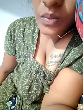 Snapshot of Tamil_Hot_HoneyBee chatting on June 28, 2026, 3:35 am Tamil Hot HoneyBee online show from June 28, 2026, 3:35 am