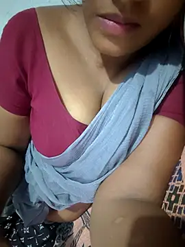 Snapshot of Tamil_Hot_HoneyBee chatting on July 16, 2026, 8:28 pm Tamil Hot HoneyBee online show from July 16, 2026, 8:28 pm
