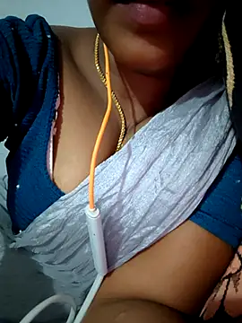 Snapshot of Tamil_Hot_HoneyBee chatting on June 17, 2026, 6:02 am Tamil Hot HoneyBee online show from June 17, 2026, 6:02 am