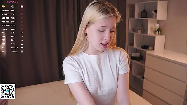 Sweet Love Lily online show from May 13, 2026, 9:11 pm