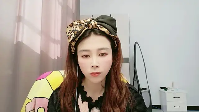 xiaoxiaohong030 online show from June 7, 2026, 7:57 am