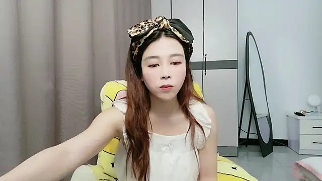 xiaoxiaohong030 online show from June 4, 2026, 12:32 pm