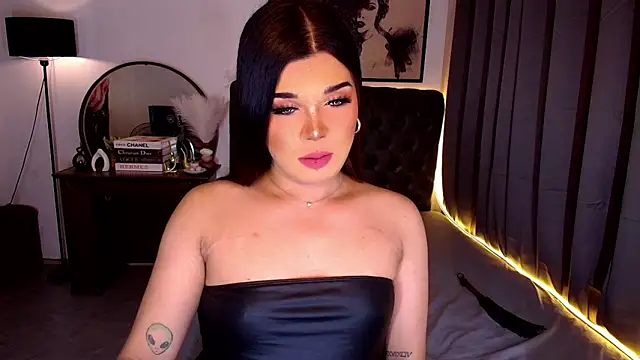 Empress Candice online show from May 18, 2026, 11:48 am