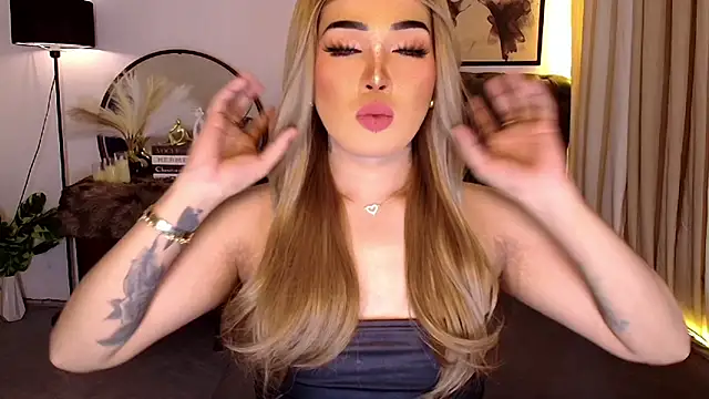 Empress Candice online show from June 3, 2026, 10:49 am