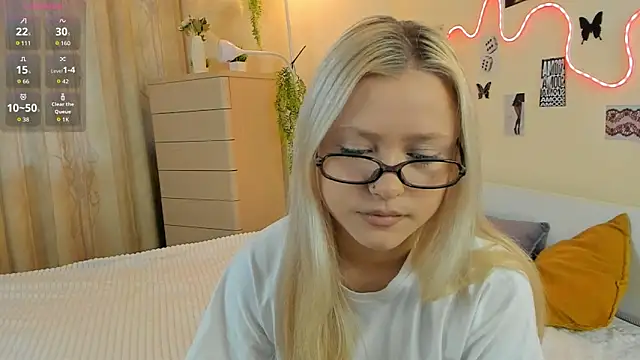 Snapshot of MidnightPoise chatting on May 11, 2026, 5:20 am MidnightPoise online show from May 11, 2026, 5:20 am