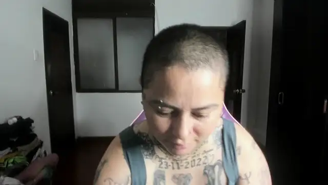 romina23 online show from April 27, 2026, 8:29 pm