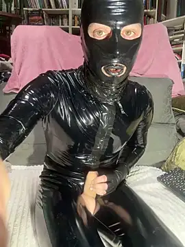 crazytranny online show from May 12, 2026, 9:48 am