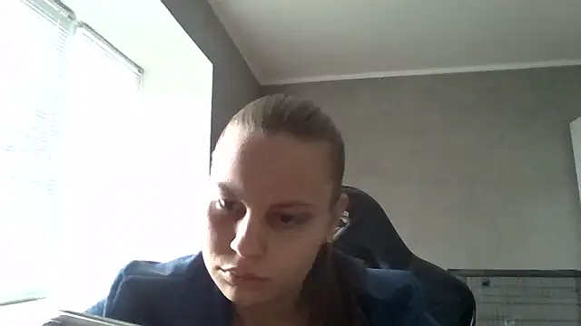  Linsyy ee  online show from May 1, 2026, 1:49 pm