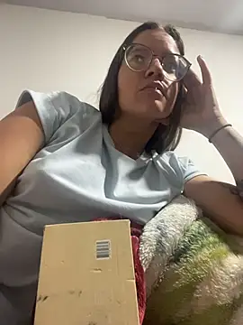 Snapshot of SamyandAllison chatting on May 23, 2026, 12:42 am SamyandAllison online show from May 23, 2026, 12:42 am