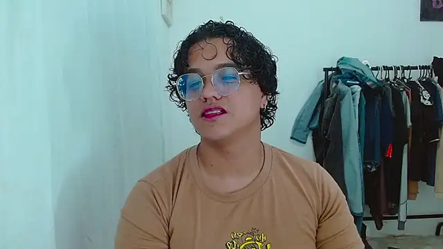 Snapshot of Diane_exotic chatting on May 18, 2026, 12:22 am Diane exotic online show from May 18, 2026, 12:22 am