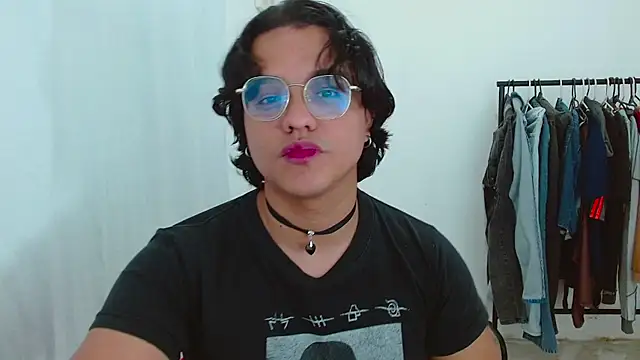 Snapshot of Diane_exotic chatting on May 27, 2026, 11:01 pm Diane exotic online show from May 27, 2026, 11:01 pm