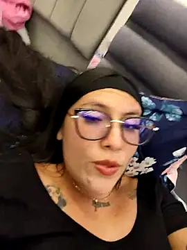 valeryrouse27 online show from May 6, 2026, 12:25 am