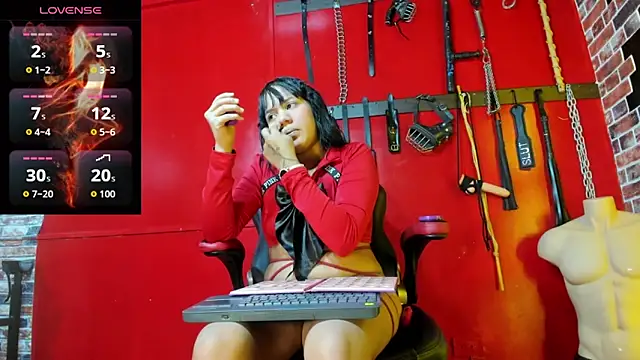 Snapshot of Dominatriz_Arlette chatting on May 13, 2026, 7:10 pm Dominatriz Arlette online show from May 13, 2026, 7:10 pm