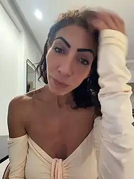 Yasmiinee online show from June 20, 2026, 7:52 pm
