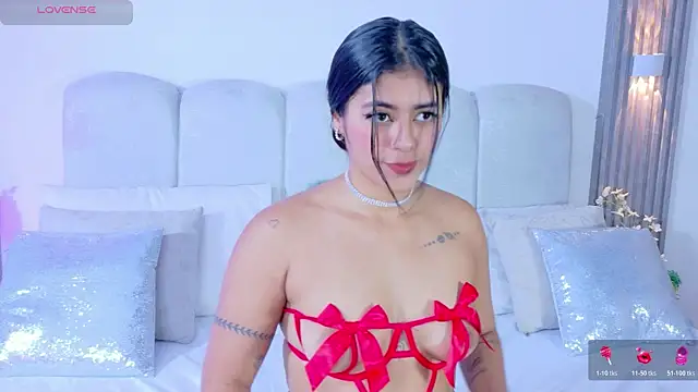 AbrilCollins online show from July 27, 2026, 2:02 pm