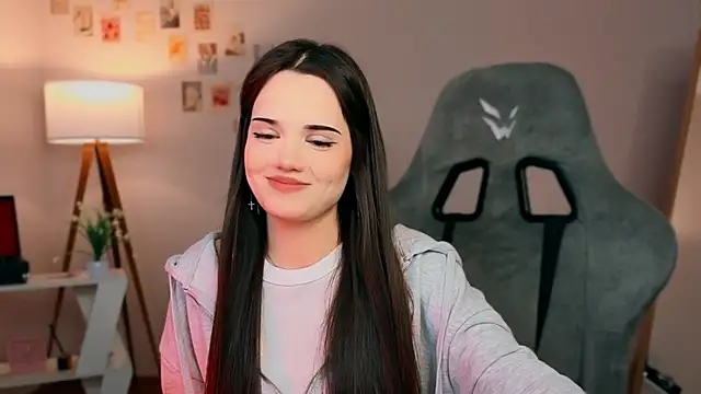 serenenov online show from June 6, 2026, 7:41 pm