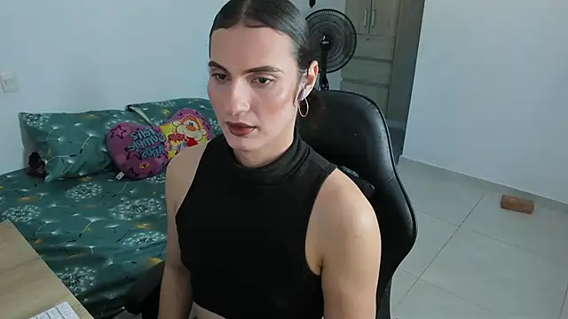  shantallskinny  online show from June 13, 2026, 3:59 am