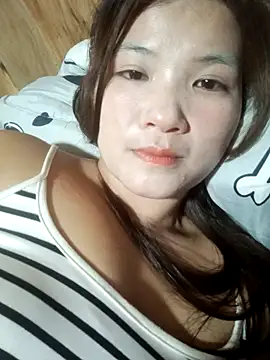 Snapshot of Cum200w chatting on April 28, 2026, 2:43 pm Cum200w online show from April 28, 2026, 2:43 pm