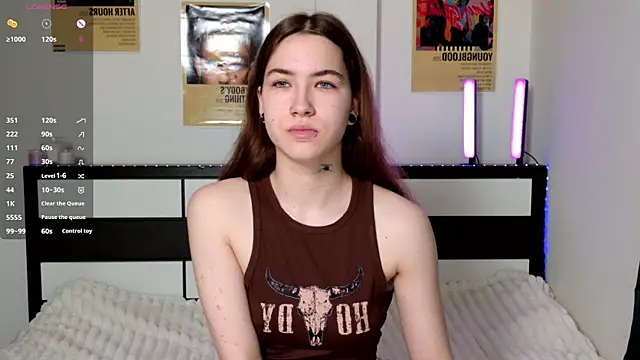 EvaAndLuna online show from June 3, 2026, 11:09 pm